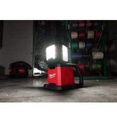 M18 MDTL-0 - Projecteur de chantier multidirectionnel 18V, sans batterie, 4500 Lumens Milwaukee ref 4933498149