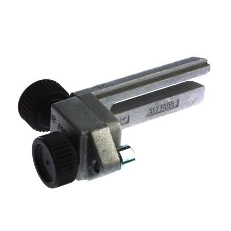 Vente de Guide d'affleurage cpl acc.makita, numéro 23530 / makita-accessoires_122703-7 à 16,04 €HT soit 19,25 €TTC. 