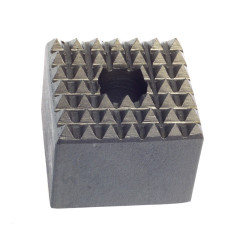 Vente de Boucharde 70 (sans son manche) acc.makita, numéro 25119 / makita-accessoires_P-03947 à 68,66 €HT soit 82,39 €TTC. 