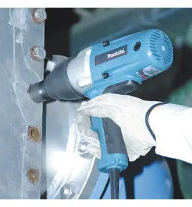 Boulonneuse à chocs 380 W 200 Nm Makita ref TW0200